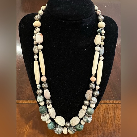 Vtg Natural 22” Green Agate, White Stone, Silver Bead Double Strand Necklace EUC - Picture 1 of 3